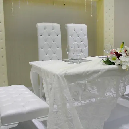 Готель Adanava